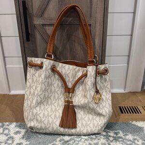 Michael Kors jet set gathered tote Tan and Cream logo